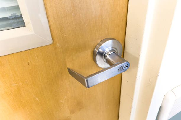 istockphoto-1885728863-612x612 sleek, modern door handle, reflecting elegance and functionality in interior design